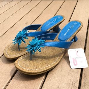 NWT No Boundaries Blue Flower Accent Sandal Heels